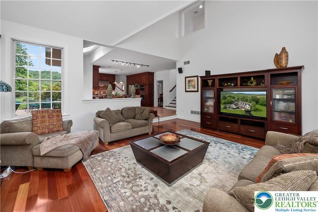 20 Longhill Drive, Easton, PA 18042