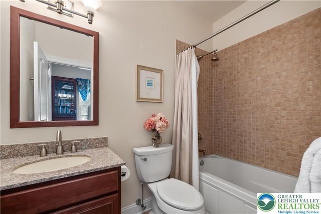 20 Longhill Drive, Easton, PA 18042
