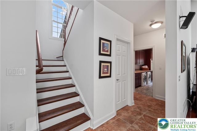 20 Longhill Drive, Easton, PA 18042