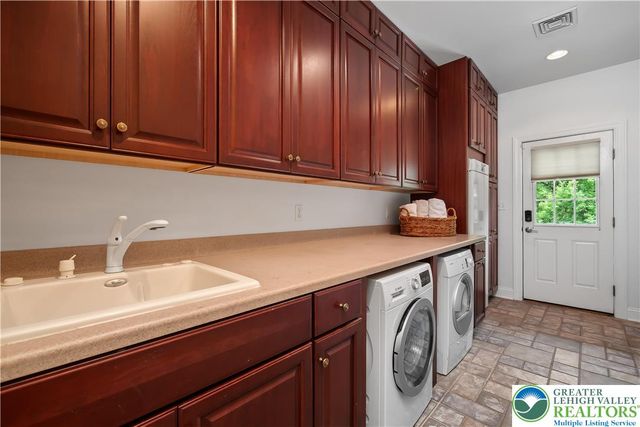 20 Longhill Drive, Easton, PA 18042