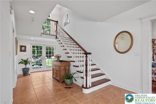 20 Longhill Drive, Easton, PA 18042