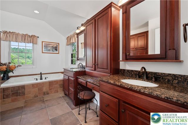20 Longhill Drive, Easton, PA 18042