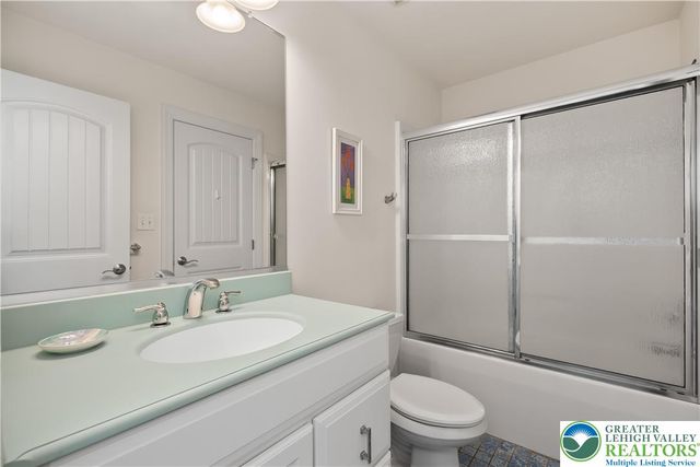 20 Longhill Drive, Easton, PA 18042