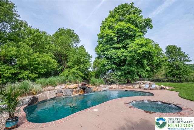 20 Longhill Drive, Easton, PA 18042