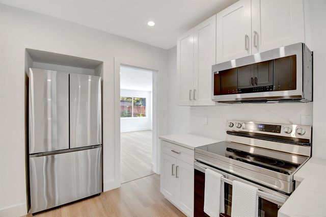 420 SW 13TH Street, Fort Lauderdale, FL 33315