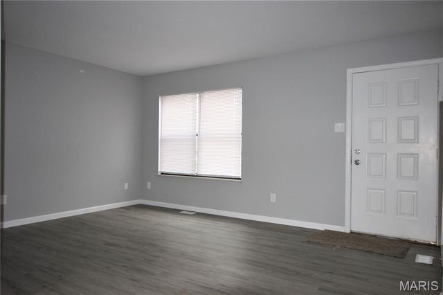 195 N Service Road C, St Peters, MO 63376