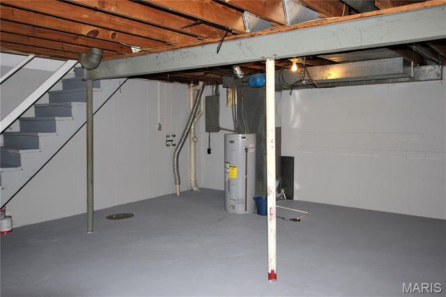 195 N Service Road C, St Peters, MO 63376