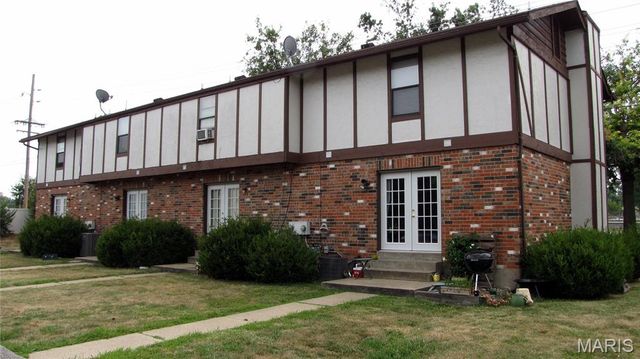 195 N Service Road C, St Peters, MO 63376