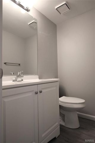 195 N Service Road C, St Peters, MO 63376