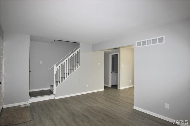195 N Service Road C, St Peters, MO 63376