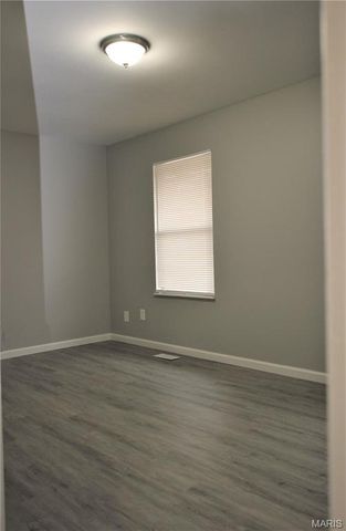 195 N Service Road C, St Peters, MO 63376