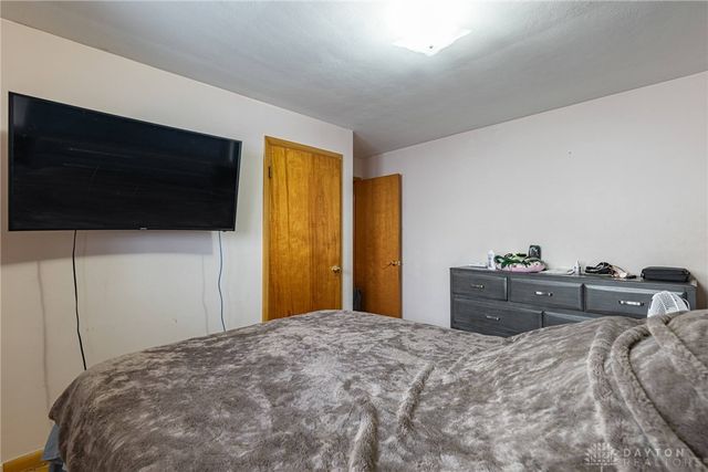 1427 Barton Avenue, Kettering, OH 45429