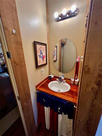 10324 Fm 530, Hallettsville, TX 77964