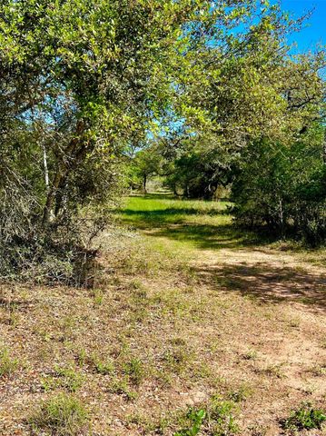 10324 Fm 530, Hallettsville, TX 77964