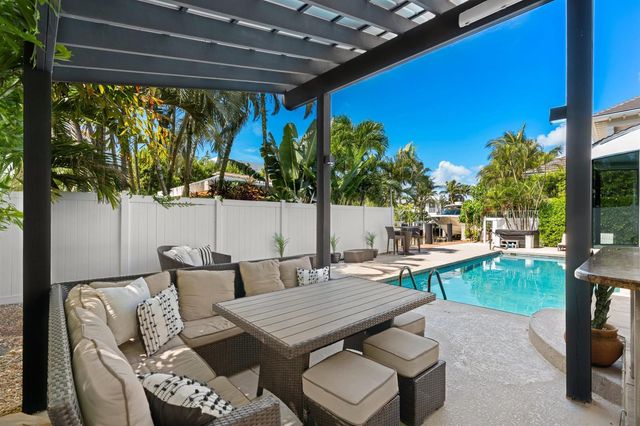 1050 Brooks Lane, Delray Beach, FL 33483