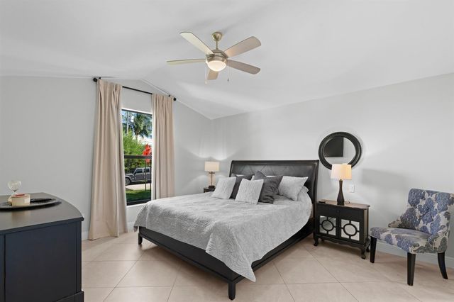1050 Brooks Lane, Delray Beach, FL 33483
