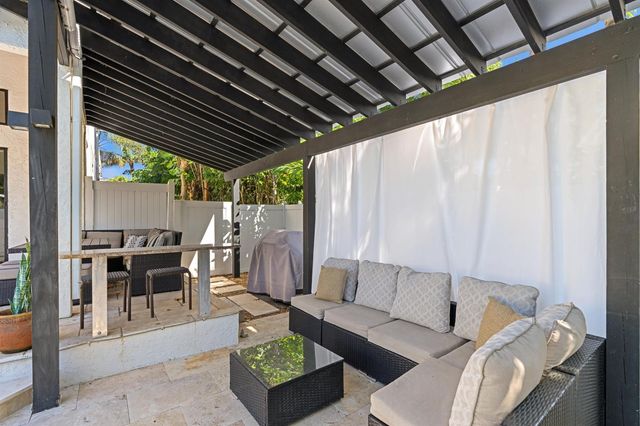 1050 Brooks Lane, Delray Beach, FL 33483