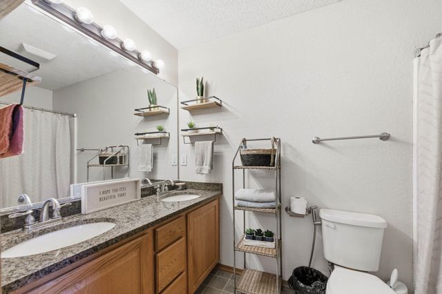 849 S Sunset Cir, Andover, KS 67002