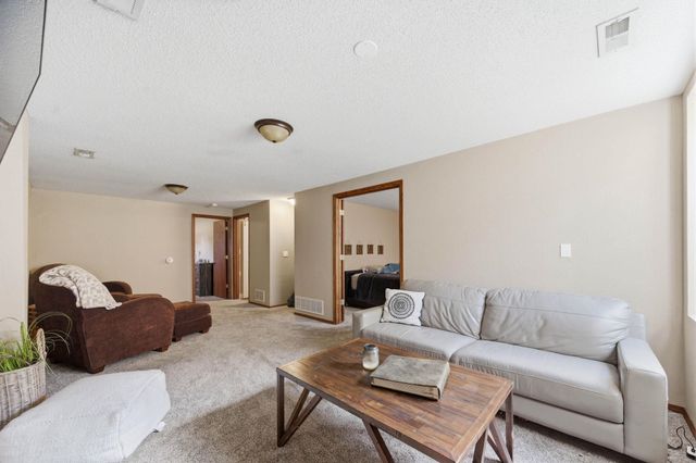 849 S Sunset Cir, Andover, KS 67002