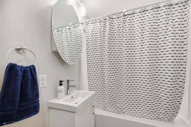 849 S Sunset Cir, Andover, KS 67002