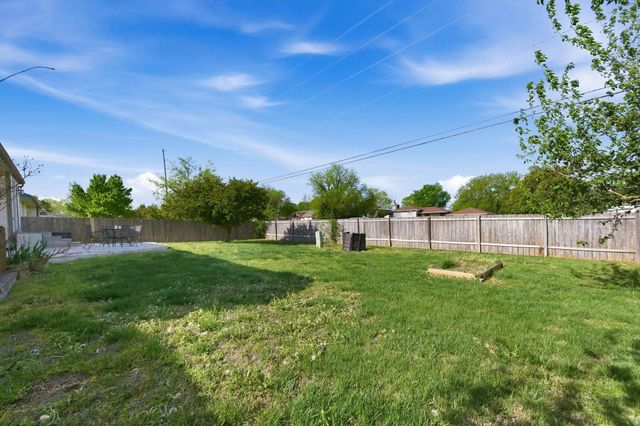 849 S Sunset Cir, Andover, KS 67002