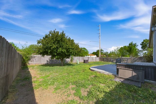 849 S Sunset Cir, Andover, KS 67002