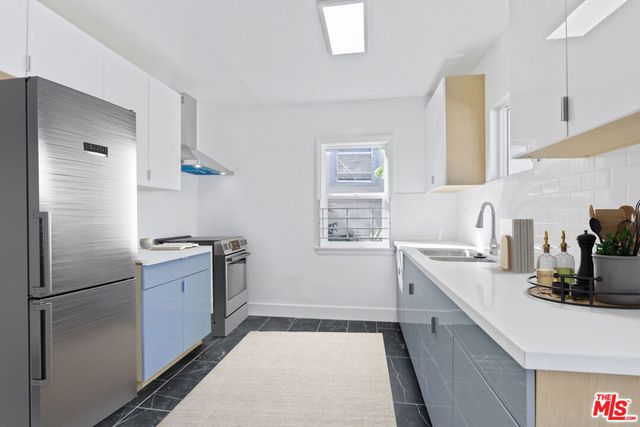 318 Columbia Avenue, Los Angeles, CA 90017