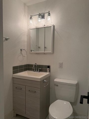 3516 Las Vegas Dr, Oceanside, CA 92054