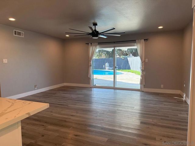 3516 Las Vegas Dr, Oceanside, CA 92054