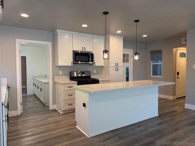 3516 Las Vegas Dr, Oceanside, CA 92054