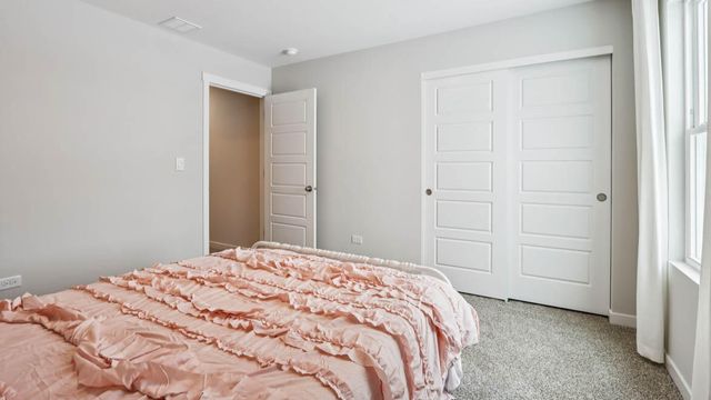 153 Cressmoor Boulevard, Hobart, IN 46342