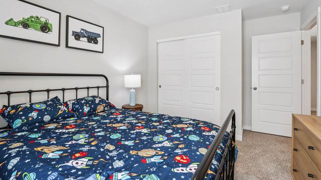 153 Cressmoor Boulevard, Hobart, IN 46342
