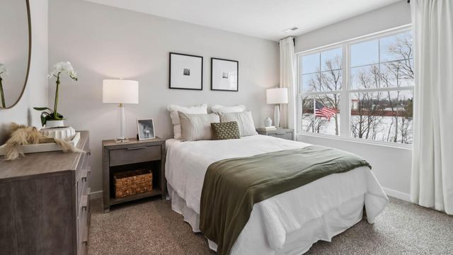 153 Cressmoor Boulevard, Hobart, IN 46342