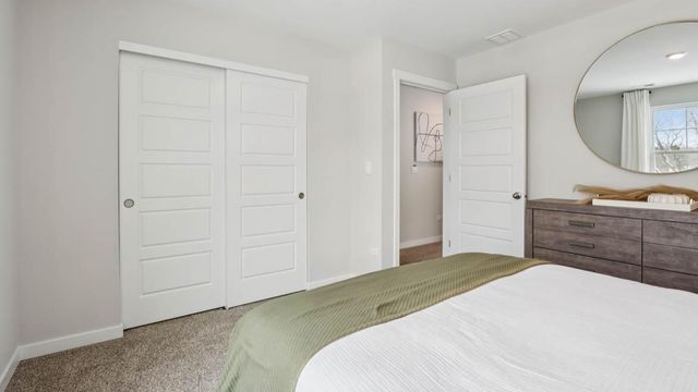 153 Cressmoor Boulevard, Hobart, IN 46342
