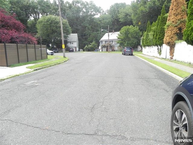 20 SEILER CT, Little Ferry, NJ 07643