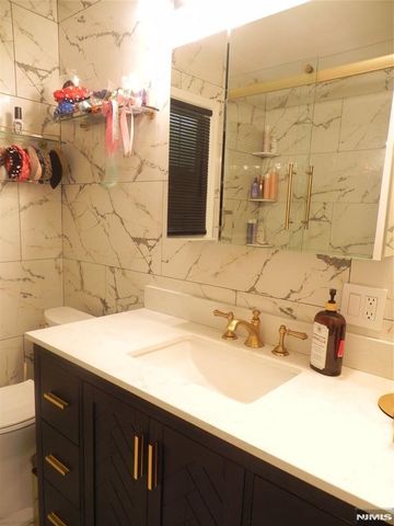 20 SEILER CT, Little Ferry, NJ 07643