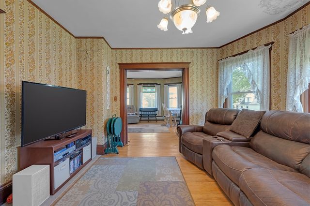 251 Boutelle St, Fitchburg, MA 01420