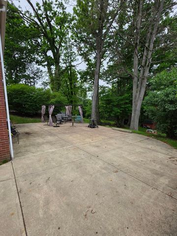 5020 Clifton DRIVE, Aliquippa, PA 15001