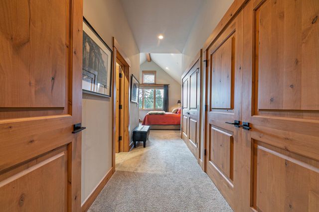 10200 Valmont Trail, Truckee, CA 96161