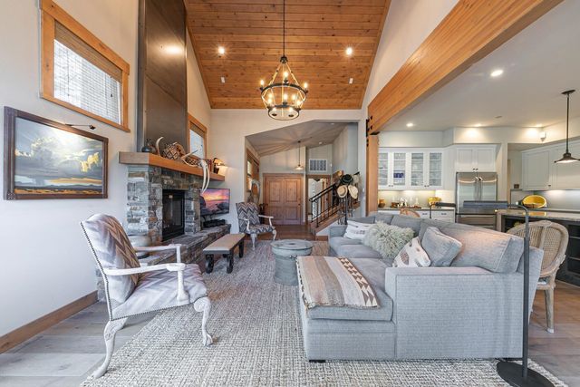 10200 Valmont Trail, Truckee, CA 96161