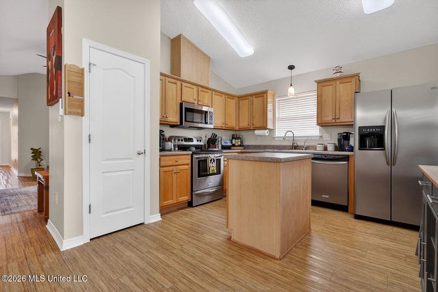 3723 Springwood Lane, Ocean Springs, MS 39564