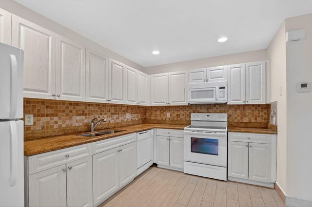 6695 Via Regina, Boca Raton, FL 33433