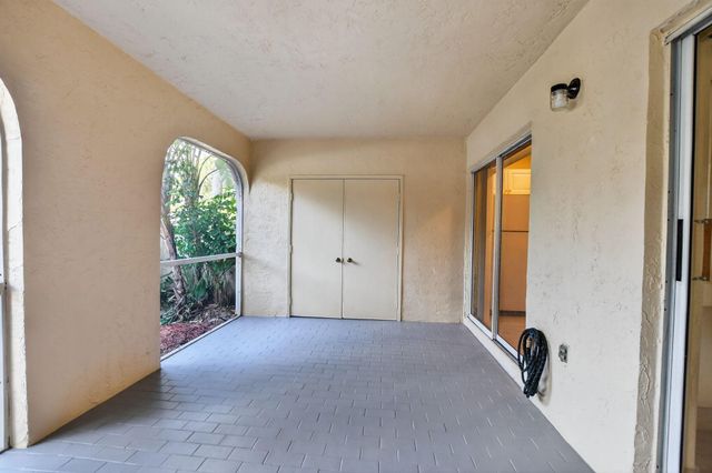 6695 Via Regina, Boca Raton, FL 33433