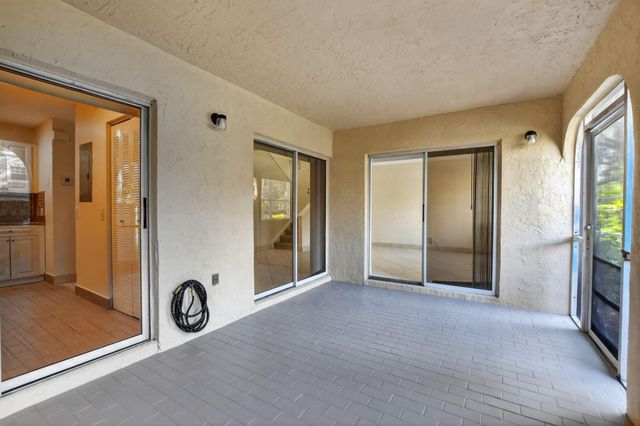 6695 Via Regina, Boca Raton, FL 33433