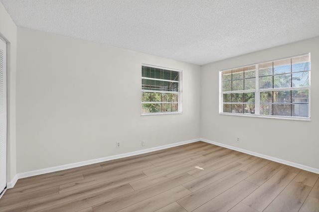 6695 Via Regina, Boca Raton, FL 33433