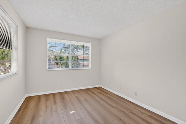 6695 Via Regina, Boca Raton, FL 33433