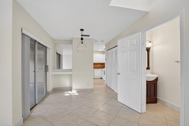 6695 Via Regina, Boca Raton, FL 33433