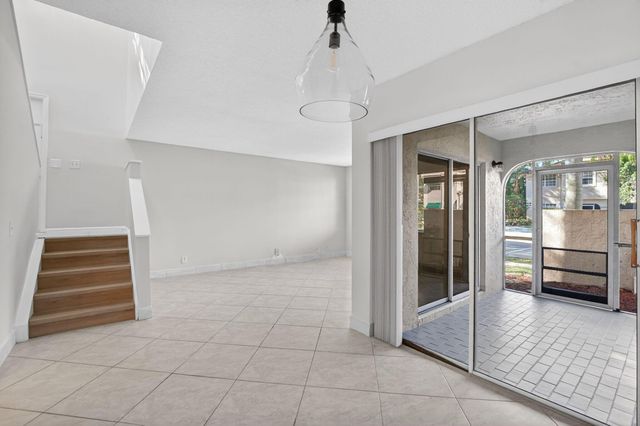 6695 Via Regina, Boca Raton, FL 33433