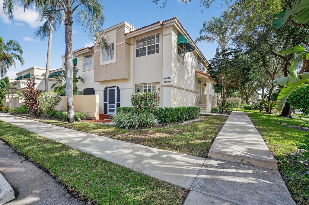 6695 Via Regina, Boca Raton, FL 33433