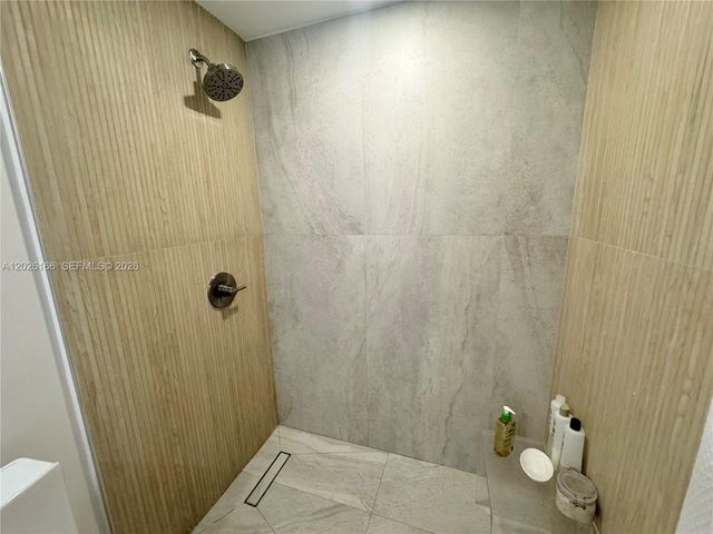 2899 Collins Ave 424, Miami Beach, FL 33140